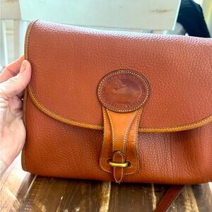 Dooney and Bourke Vintage 80s Essex R25 Leather Saddle Tan Handbag Purse